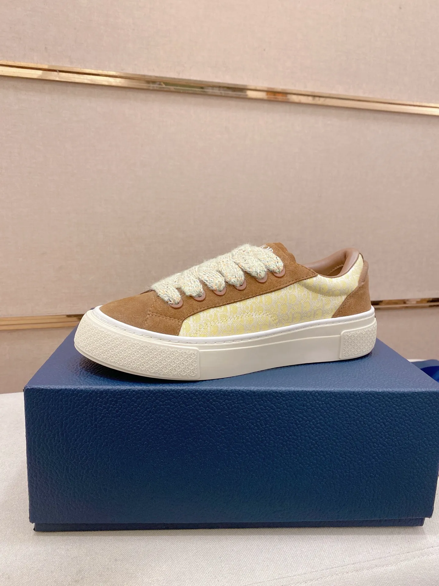 Factory price: 300 Men's shoes 💰[Dior·Dior] Top 🔍Couple style 💏🔍New casual sports style couple shoes, new four-season design, perfect workmanship, lace-up lazy style to create cabinet quality, upper: imported first-layer cowhide, sheepskin lining is soft and comfortable, ultra-light TPU wear-resistant outsole, simple, versatile fashion men's shoes, excellent color code number 35--44